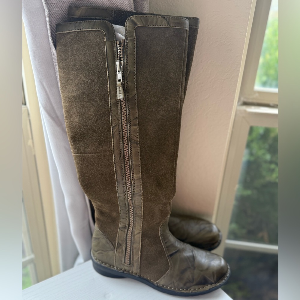 Clarks Leather Suede Khaki Olive Green HOBO Tall Knee High Boots SZ 6 Riding NEW